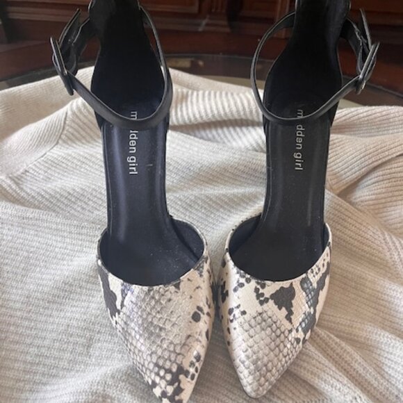 SHOES - Picture 3 of 3